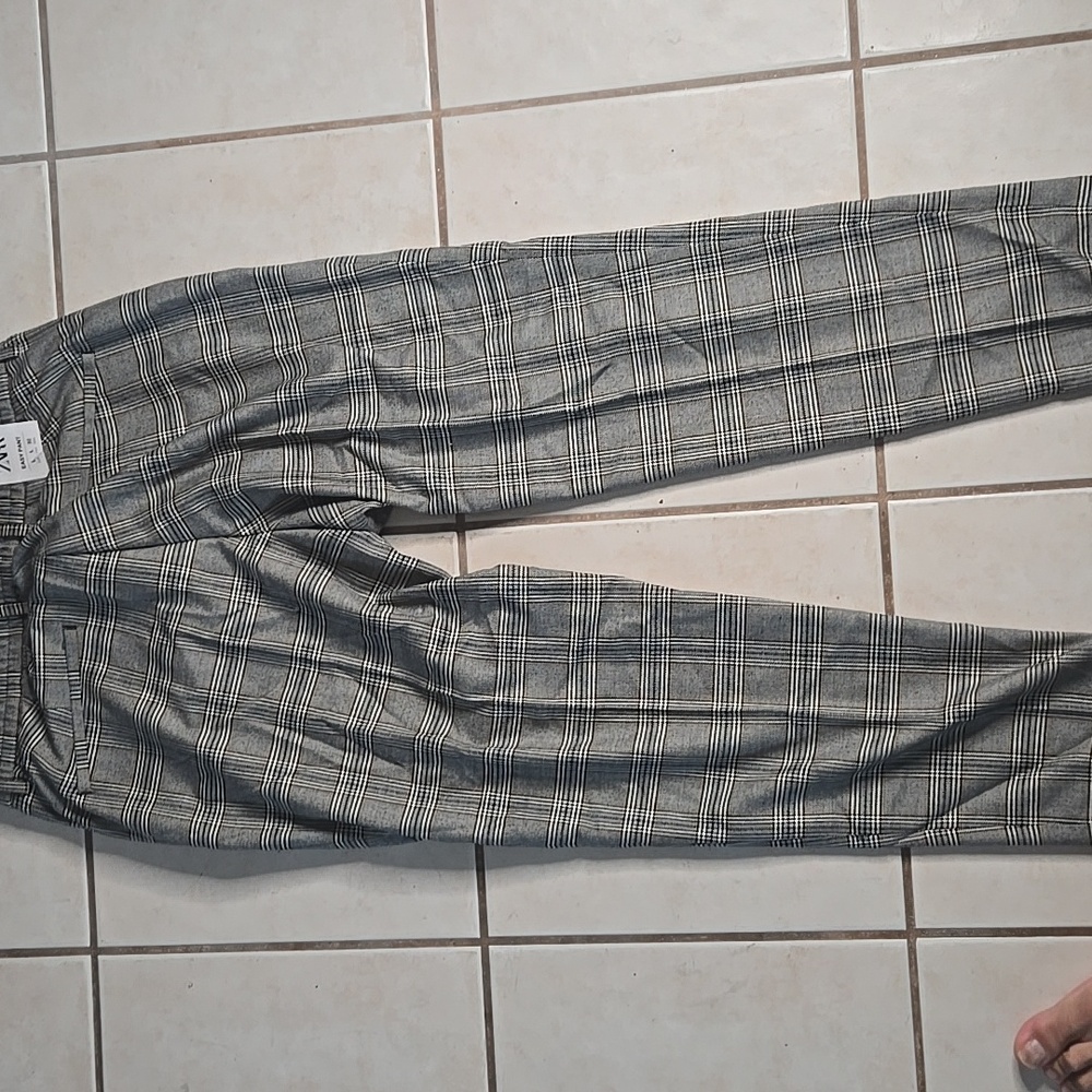 Zara Men's Black and White Checkered Dress Pants - Picture 5 of 7